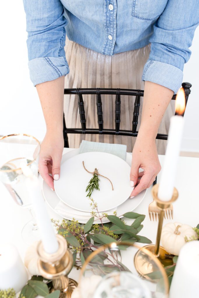 woman setting the table
